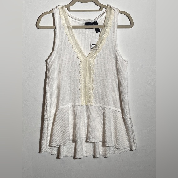 Daytrip Tops - Daytrip @ Buckle White and Cream Lace V Neck Peplum Tank Top Small NWT